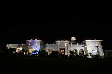 Enrise by Sayaji Rewa Restaurant: Pictures & Reviews - Tripadvisor