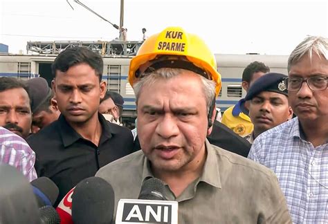 यह समय राजनीति का नहीं है... इस्तीफे के सवाल पर बोले रेलमंत्री अश्विनी ...