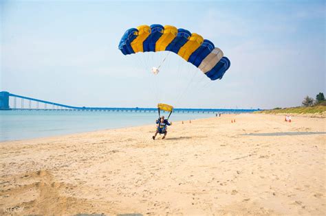Rockingham Tandem Skydive Experience from Perth - Klook India