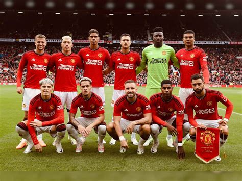 Manchester United signs £ 900 million kit deal with Adidas: Can shirt ...