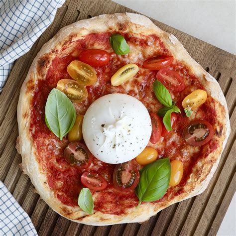Pizza med burrata og tomat - Hjemmelavet pizza - Mummum.dk
