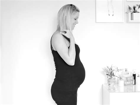 28 Weeks Pregnant Belly 28 Weeks Pregnant With Twins What To Expect