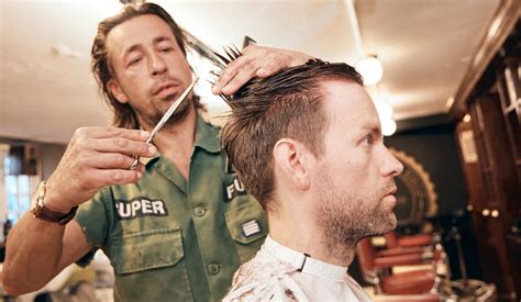 Jonas fik en retro business-cut hos Carls barber shop – NORD Magasinet