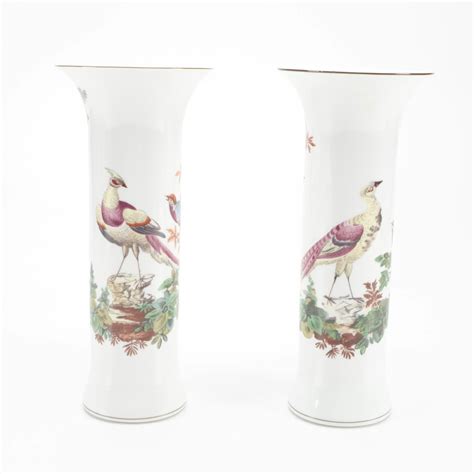 Pair of Mottahedeh Williamsburg Chelsea Bird Porcelain Vases | EBTH