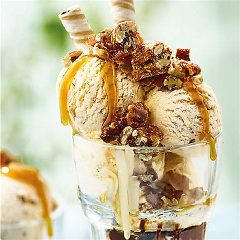 Butter Caramel Ice Cream with Caramelised Pecan Nuts | Lakeland Inspiration