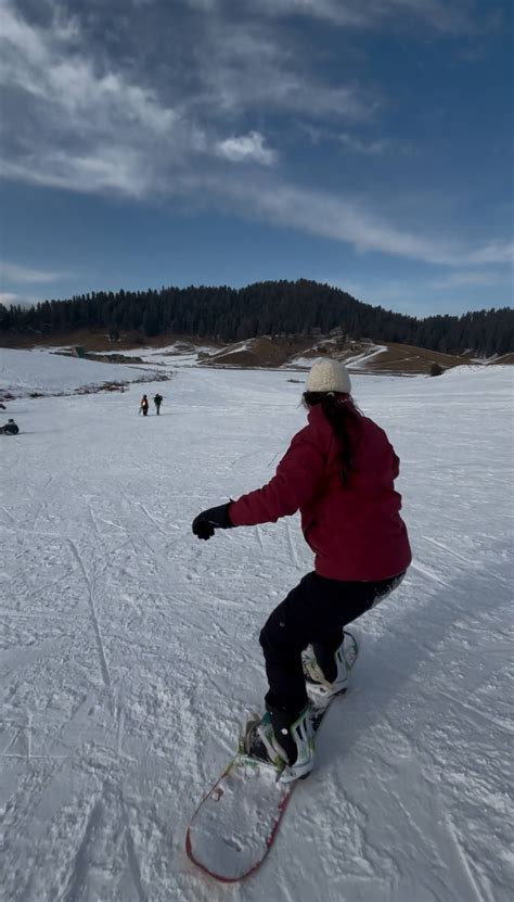 A solo female snowboarder conquers Kashmir’s slopes and finds her edge ...