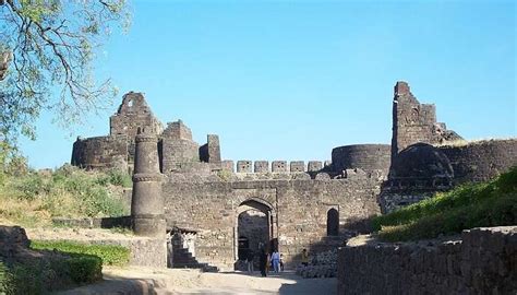 Chand Minar: Things To Do & Nearby Attractions 2025