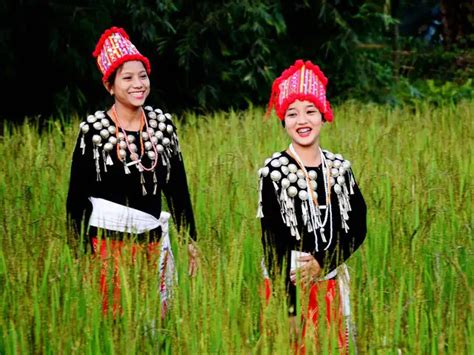 Tribal Singpho girls in Assam - October 26, 2014 | The Economic Times