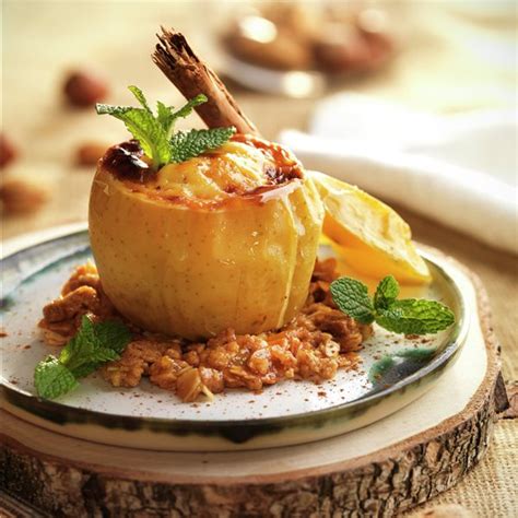 Vasitos de manzana al horno con crema inglesa y crocanti, un postre muy ...