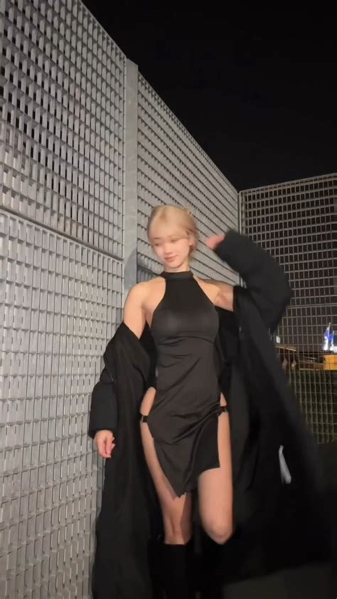 She is so hot 🔥 : r/VyvanLe