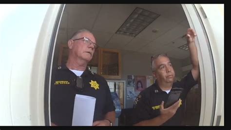 VIDEO: Española Police serve Rio Arriba County Sheriff with search ...