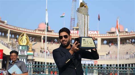 Pakistan pacer Haris Rauf celebrates with PSL trophy at Wagah Border ...