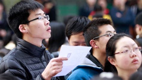 西藏回应“高考移民”：林芝不符合实际就读的8人已取消高考资格_凤凰网