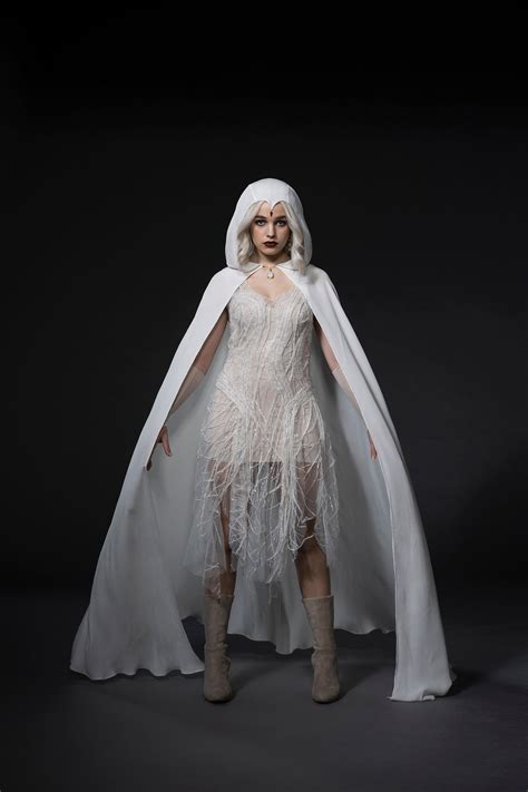 Titans’ White Raven Debuts in New Image