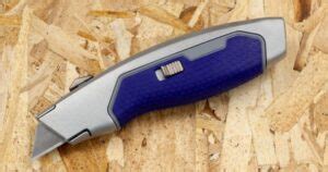 How to Replace Box Cutter Blade 的图像结果