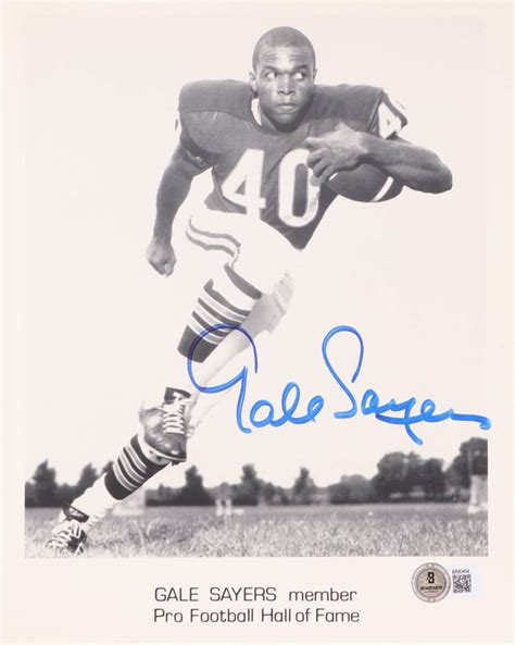Gale Sayers Signed Bears 8x10 Photo (Beckett) | Pristine Auction