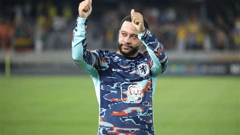 Memphis Depay overtakes Robin van Persie as Netherlands' all-time top ...