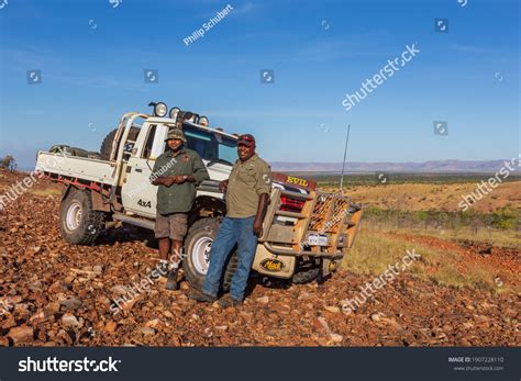 Asutrelian Local People 的图像结果