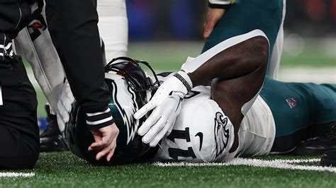 AJ Brown injury updates — Eagles wide receiver down with hurt knee as ...