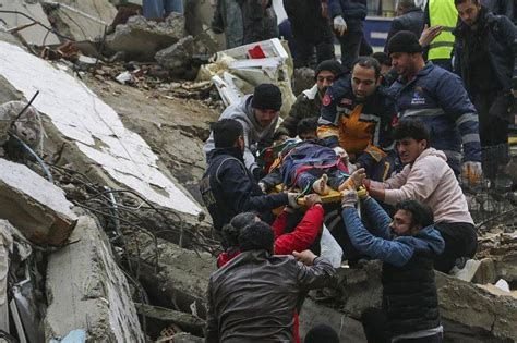 遇难人数已逾11000人：土总统抵震中地区，叙称物资受西方制裁影响难送达_土耳其_救援_人员