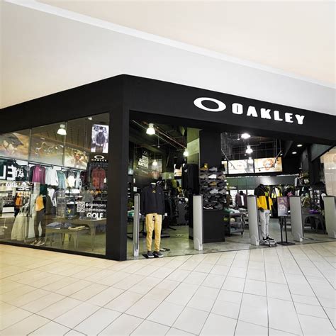 ibiza espanha o que tem loja da Oakley