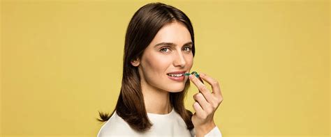 Cleaning interdental spaces: How to use an interdental brush correctly ...