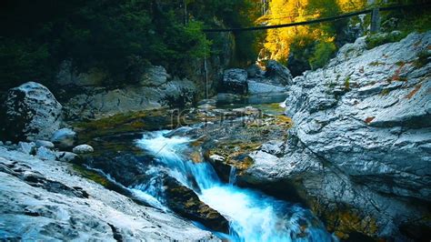 山泉河流流淌风景高清摄影大图-千库网