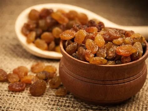 Why Are Raisins Better Sweetener Than Sugar? Know From An Expert ...