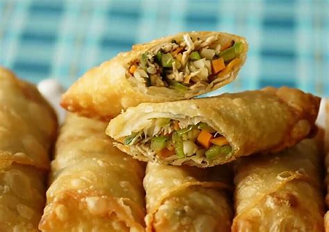 CHICKEN SPRING ROLLS