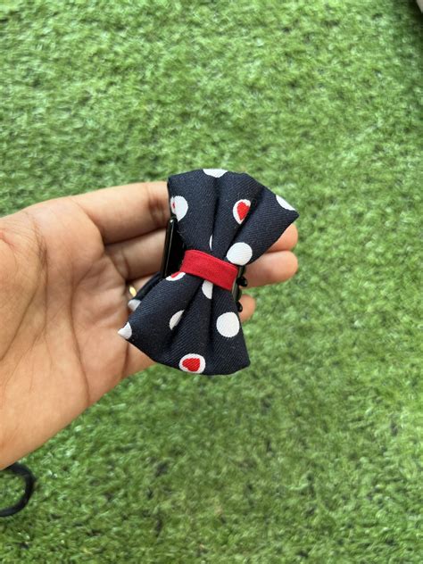 Navy blue polka claw