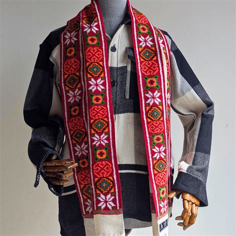 Buy Bhuttico's Pure Wool Mufflers | Handwoven in Himachal – Bhuttico Shawls