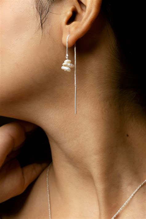 Raya Chip Pearl Sui Dhaga Earrings – MELO Studio