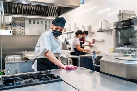 9 Skills Every Food Service Worker in Healthcare Should Have