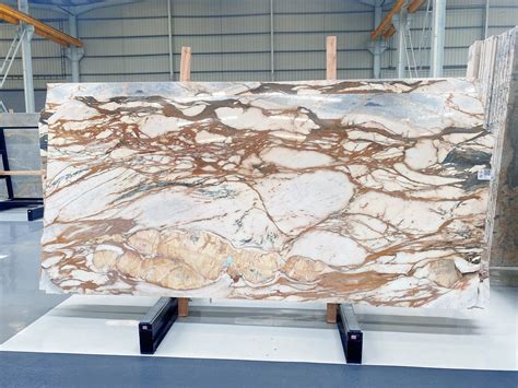 Calacatta Gold Marble Slabs - QB2