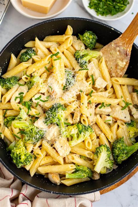Chicken Pasta Alfredo With Broccoli