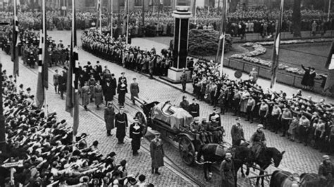 Kristallnacht: Definition & Meaning - HISTORY