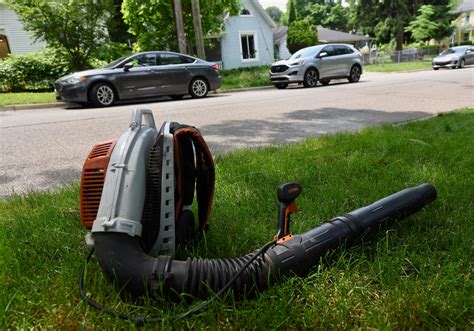 States and towns consider banning gas-powered leaf blowers and lawn mowers Minimalist Aesthetic