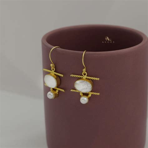 Twisted Dual Line And Oval MOP Drop – Adore By Priyanka