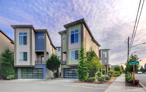 Sold | STYLISH & MODERN LYNNWOOD LIVING — Trellis Group
