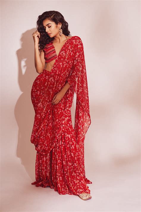 Mithila Palkar In Paprika Date Saree – Rishi and Vibhuti