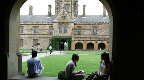 毕业日期提前引留学生不满 悉大回应：分两批毕业-澳洲新闻-澳洲新闻在线