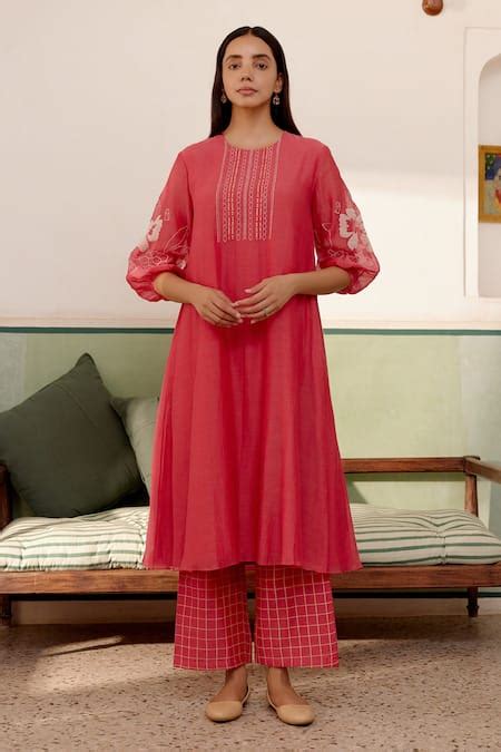 Buy Pink Muslin Cotton Embroidered Floral Applique Work Kurta And ...