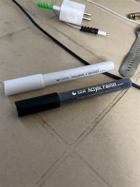 ROBIFEL Water-Based Black AND White Acrylic Paint Marker Medium Point ...
