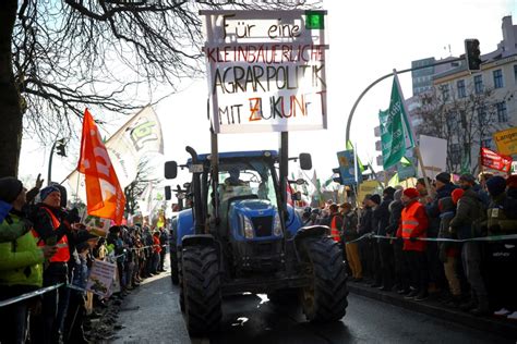 Are farmers' protests a threat to the EU's green targets? | Context by TRF