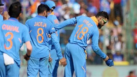 VIDEO: बेंगलुरु में कोहली ने पकड़ा हैरतअंगेज कैच, लाबुशेन ऐसे हुए आउट ...