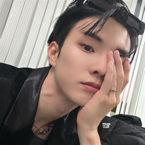 Pin de 📂 en t h e b o y z | Celebridades, Maquillaje de ojos coreano ...