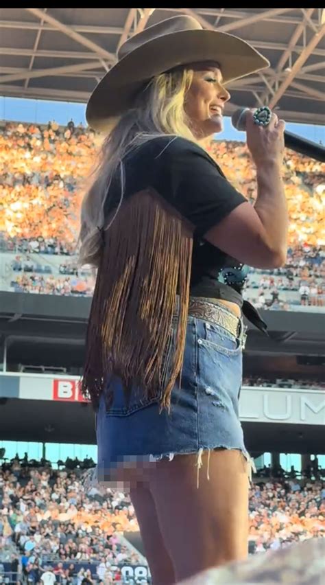 Miranda Lambert suffers cheeky wardrobe malfunction onstage