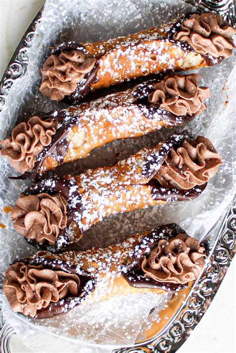italian pastries cannoli
