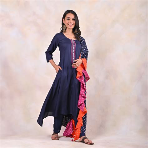 Buy Indigo Kurta Pants Set with Tiered Bandhani Dupatta | Rustorange