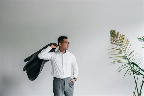 People Standing White Background 的图像结果